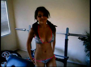 Uber-cute Jessi bare during exercise